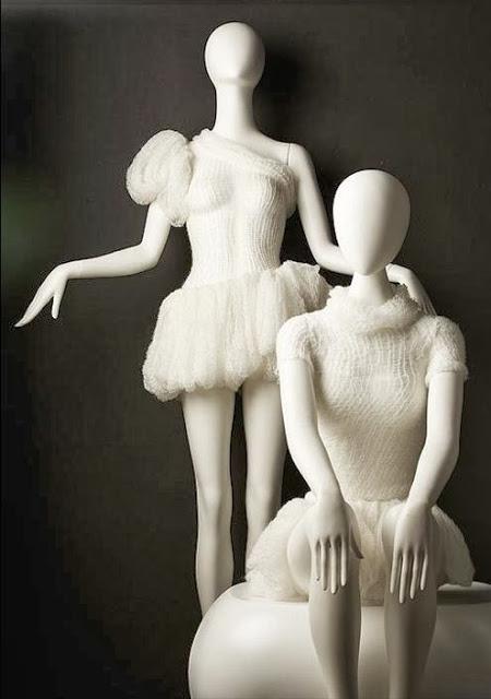 TIEMPO DE ESCAPARATES / TIME FOR SHOPPING TIEMPO DE ESCAPARATES / TIME FOR SHOPPING