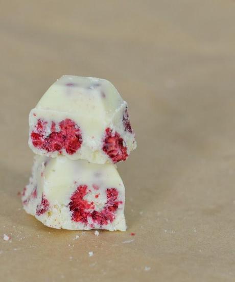 Turrones variados de chocolate negro y blanco Turrones variados de chocolate negro y blanco