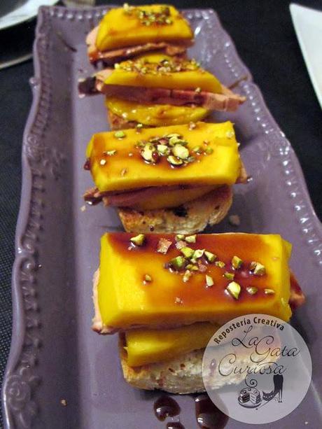 TOSTA DE FOIE CON MANGO Y TOSTA DE GORGONZOLA CON MERMELADA DE MANGO TOSTA DE FOIE CON MANGO Y TOSTA DE GORGONZOLA CON MERMELADA DE MANGO