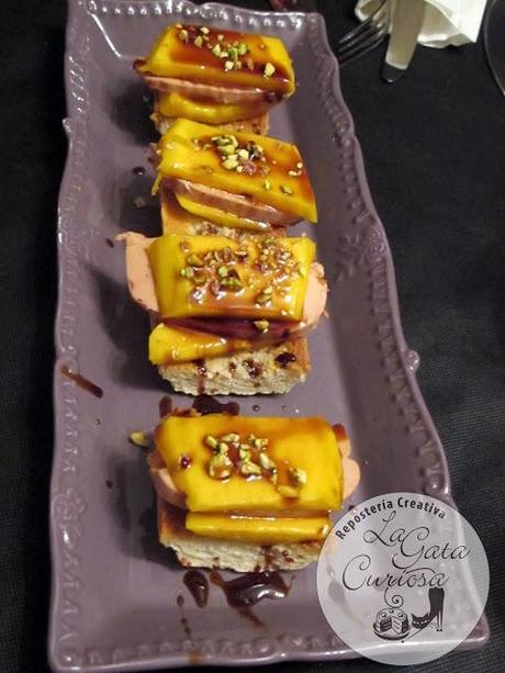 TOSTA DE FOIE CON MANGO Y TOSTA DE GORGONZOLA CON MERMELADA DE MANGO TOSTA DE FOIE CON MANGO Y TOSTA DE GORGONZOLA CON MERMELADA DE MANGO
