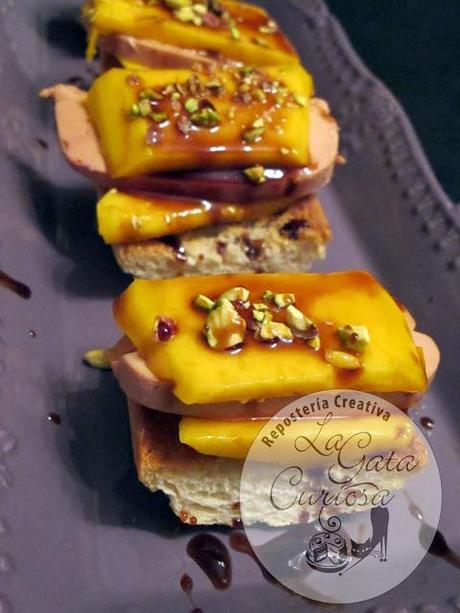 TOSTA DE FOIE CON MANGO Y TOSTA DE GORGONZOLA CON MERMELADA DE MANGO TOSTA DE FOIE CON MANGO Y TOSTA DE GORGONZOLA CON MERMELADA DE MANGO