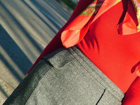MIS LOOKS - TWEED CON UN TOQUE ROJO MIS LOOKS - TWEED CON UN TOQUE ROJO