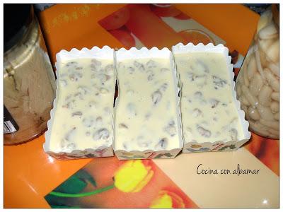 TURRON DE CHOCOLATE BLANCO Y NUECES. TURRON DE CHOCOLATE BLANCO Y NUECES.