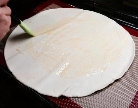 Tarta de hojaldre con frambuesas. Tarta de hojaldre con frambuesas.