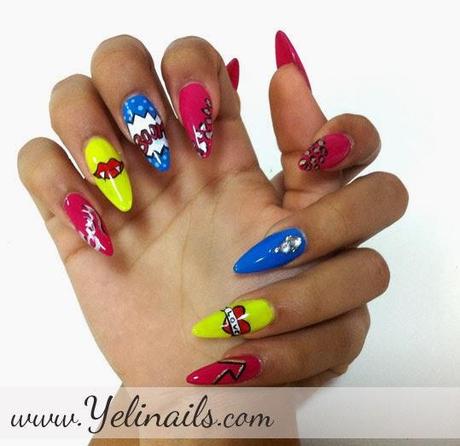 Uñas stiletto con nail art. Uñas stiletto con nail art.