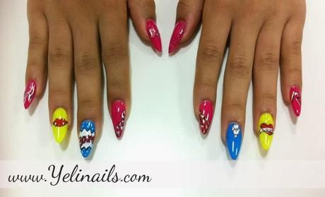 Uñas stiletto con nail art. Uñas stiletto con nail art.