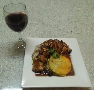 Pollo relleno de frutos secos con durazno al vino y gratin de papas POLLO RELLENO DE FRUTOS SECOS Y DURAZNO AL VINO Y GRATIN DE PAPAS
