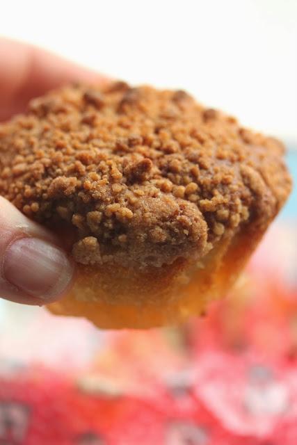 Muffins crujientes con base de manzana a punto de caramelo Muffins crujientes con base de manzana a punto de caramelo