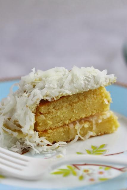 Tarta blanca de coco y mouse de limón, ¡¡Happy New Year!!!! Tarta blanca de coco y mouse de limón, ¡¡Happy New Year!!!!