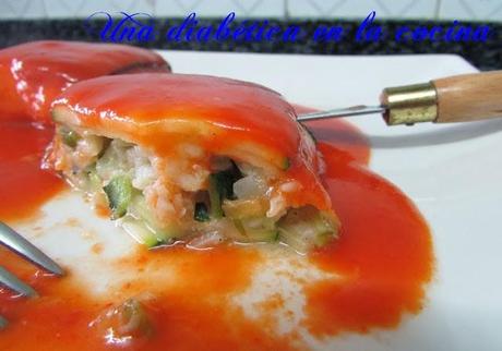 Raviolis de calabacín rellenos de merluza con salsa de tomate y pimientos asados. Raviolis de calabacín rellenos de merluza con salsa de tomate y pimientos asados.