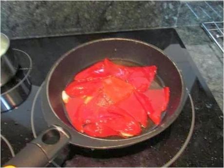 CREMA DE BACALAO CON CREMA DE PIMIENTOS CREMA DE BACALAO CON CREMA DE PIMIENTOS