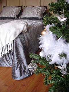 UNA HABITACIÓN Y DOS COLCHAS. UNA HABITACIÓN Y DOS COLCHAS.