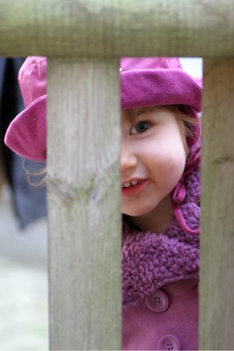 Jugar, reir, acariciar, besar, cantar y bailar aumenta las competencias emocionales de nuestros hijos. Jugar, reir, acariciar, besar, cantar y bailar aumenta las competencias emocionales de nuestros hijos.