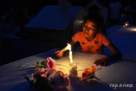 Así se ve un cementerio, de noche SIlencio