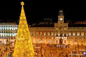 Vacaciones navideñas en Madrid arbol-y-reloj-puerta-del-sol-2013