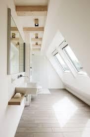 Novedosos baños en el ático o buhardilla