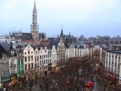 BRUSELAS HUELE A CHOCOLATE Y A GOFRES BRUSELAS HUELE A CHOCOLATE Y A GOFRES