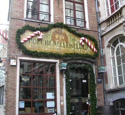 BRUSELAS HUELE A CHOCOLATE Y A GOFRES BRUSELAS HUELE A CHOCOLATE Y A GOFRES