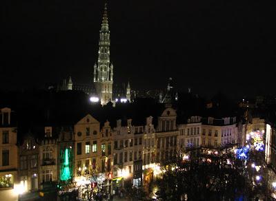 BRUSELAS HUELE A CHOCOLATE Y A GOFRES BRUSELAS HUELE A CHOCOLATE Y A GOFRES