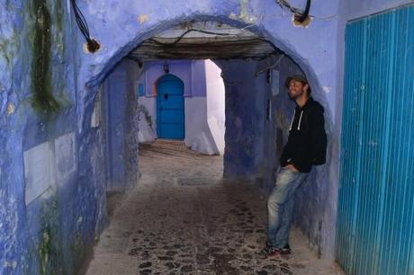 En la Ciudad-Piscina del Norte de Marruecos Figura contemplativa... (¡sin palabras!)