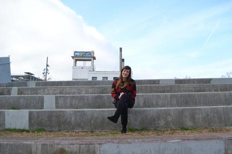 Look of the day: New coat and roses Image Hosted by ImageShack.us