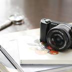 Sony A5000 la cámara WiFi con lentes intercambiables más delgada y liviana Sony A5000 la cámara WiFi con lentes intercambiables más delgada y liviana