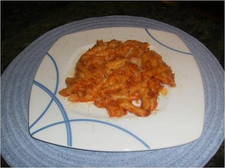 MACARRONES COCIDOS EN TOMATE CON CHORIZO MACARRONES COCIDOS EN TOMATE CON CHORIZO
