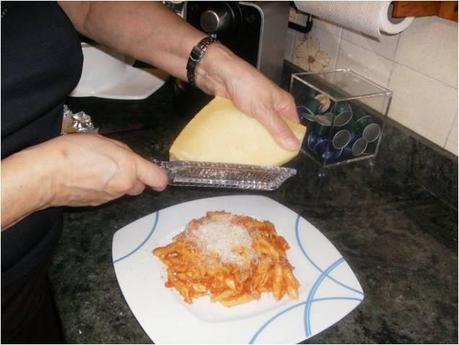 MACARRONES COCIDOS EN TOMATE CON CHORIZO MACARRONES COCIDOS EN TOMATE CON CHORIZO