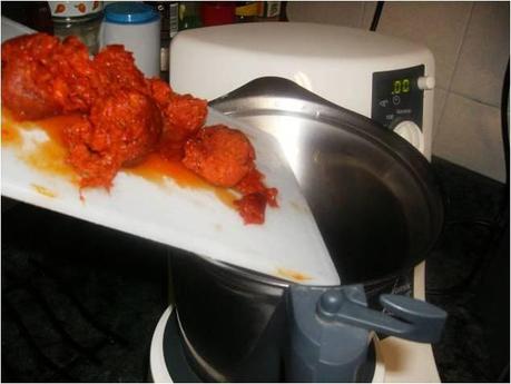 MACARRONES COCIDOS EN TOMATE CON CHORIZO MACARRONES COCIDOS EN TOMATE CON CHORIZO