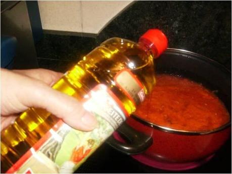 MACARRONES COCIDOS EN TOMATE CON CHORIZO MACARRONES COCIDOS EN TOMATE CON CHORIZO