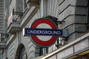 El hombre invisible Señal del Metro de Londres.