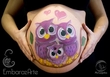 La ganadora del Sorteo disfrutando de su sesión rápida de Bellypainting La ganadora del Sorteo disfrutando de su sesión rápida de Bellypainting