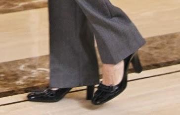 Letizia, de burdeos y gris, con los Donantes de Sangre Letizia, de burdeos y gris, con los Donantes de Sangre