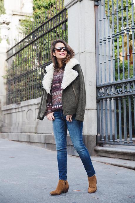 Fluffly_Sweater-Jeans_Abercrombie_And_Fitch-Jeans-Sam_Edelman-Outfit-Shearling_Jacket-Street_Style-3