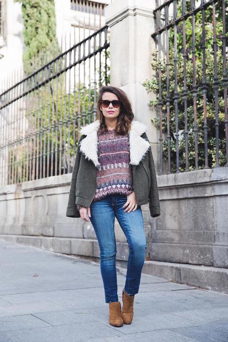 Fluffly_Sweater-Jeans_Abercrombie_And_Fitch-Jeans-Sam_Edelman-Outfit-Shearling_Jacket-Street_Style-13
