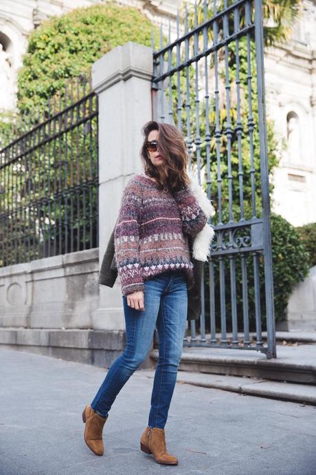 Fluffly_Sweater-Jeans_Abercrombie_And_Fitch-Jeans-Sam_Edelman-Outfit-Shearling_Jacket-Street_Style-35