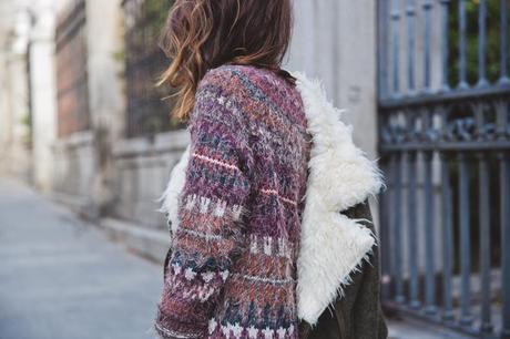 Fluffly_Sweater-Jeans_Abercrombie_And_Fitch-Jeans-Sam_Edelman-Outfit-Shearling_Jacket-Street_Style-17