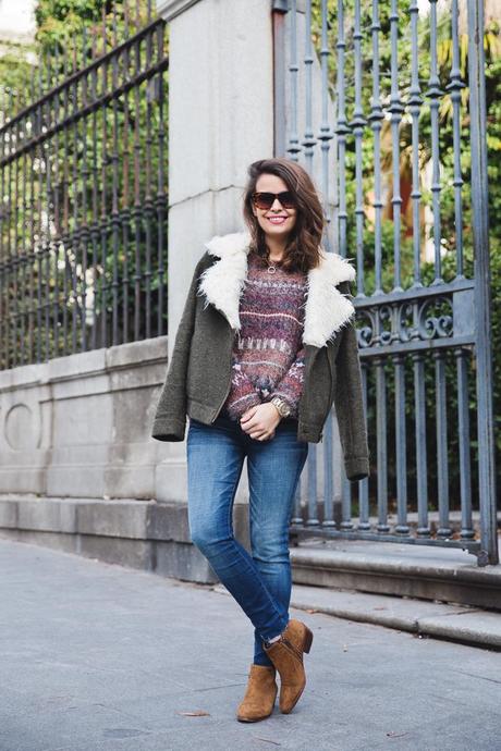 Fluffly_Sweater-Jeans_Abercrombie_And_Fitch-Jeans-Sam_Edelman-Outfit-Shearling_Jacket-Street_Style-6