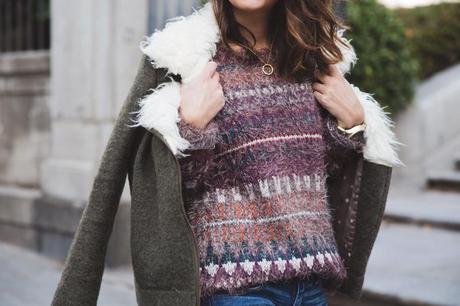 Fluffly_Sweater-Jeans_Abercrombie_And_Fitch-Jeans-Sam_Edelman-Outfit-Shearling_Jacket-Street_Style-38