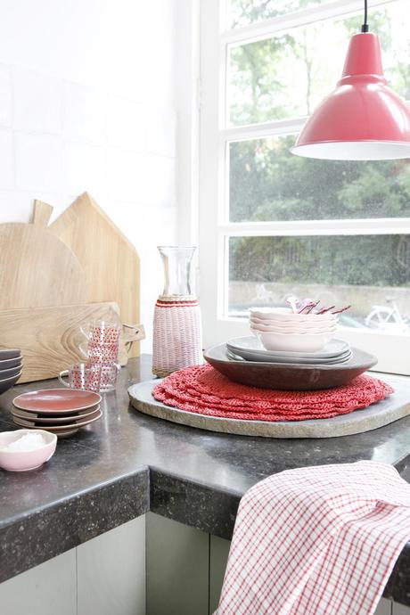 Un toque de coral para ponerle la guinda a la decoracion y 29 velas para soplar. Un toque de coral para ponerle la guinda a la decoracion y 29 velas para soplar.