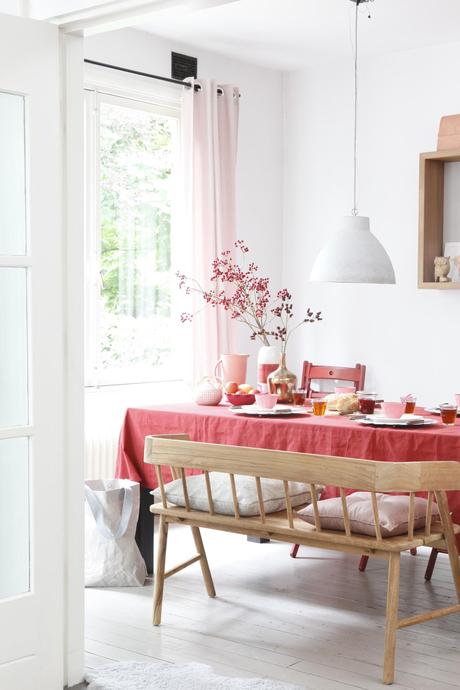 Un toque de coral para ponerle la guinda a la decoracion y 29 velas para soplar. Un toque de coral para ponerle la guinda a la decoracion y 29 velas para soplar.