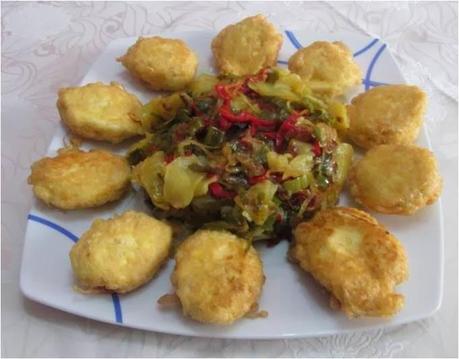 HUEVOS RELLENOS CON FRITADA DE PATATAS. PIMENTOS Y CEBOLLA HUEVOS RELLENOS CON FRITADA DE PATATAS. PIMENTOS Y CEBOLLA