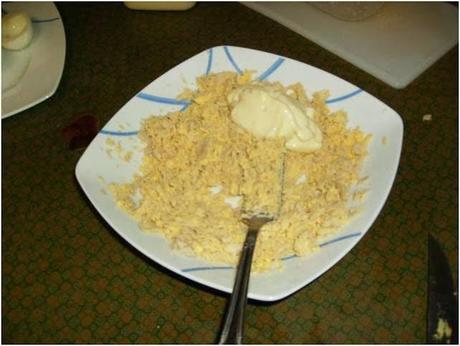 HUEVOS RELLENOS CON FRITADA DE PATATAS. PIMENTOS Y CEBOLLA HUEVOS RELLENOS CON FRITADA DE PATATAS. PIMENTOS Y CEBOLLA