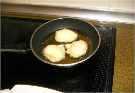 HUEVOS RELLENOS CON FRITADA DE PATATAS. PIMENTOS Y CEBOLLA HUEVOS RELLENOS CON FRITADA DE PATATAS. PIMENTOS Y CEBOLLA