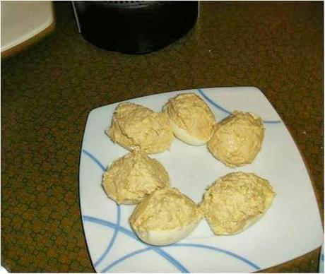 HUEVOS RELLENOS CON FRITADA DE PATATAS. PIMENTOS Y CEBOLLA HUEVOS RELLENOS CON FRITADA DE PATATAS. PIMENTOS Y CEBOLLA