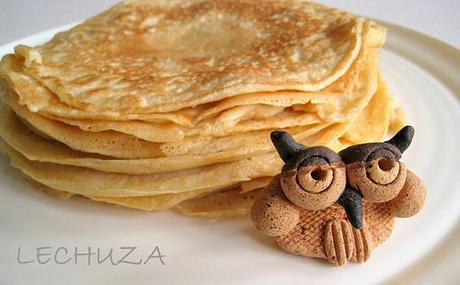 TORTITAS CON BACALAO Y PIQUILLOS EN SALSA DE SURIMI TORTITAS DE BACALAO