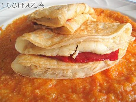 TORTITAS CON BACALAO Y PIQUILLOS EN SALSA DE SURIMI TORTITAS DE BACALAO