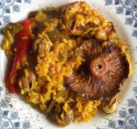 Paella de Níscalos y Caracoles Paella de Níscalos y Caracoles