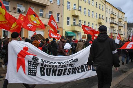 Un par de fotos amateur de la manifestación por el asesinato de Rosa Luxemburgo y Karl Liebknecht en 1919