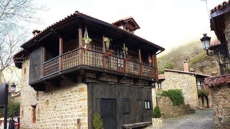 Barcena Mayor, una joya en Cantabria. Barcena Mayor, una joya en Cantabria.